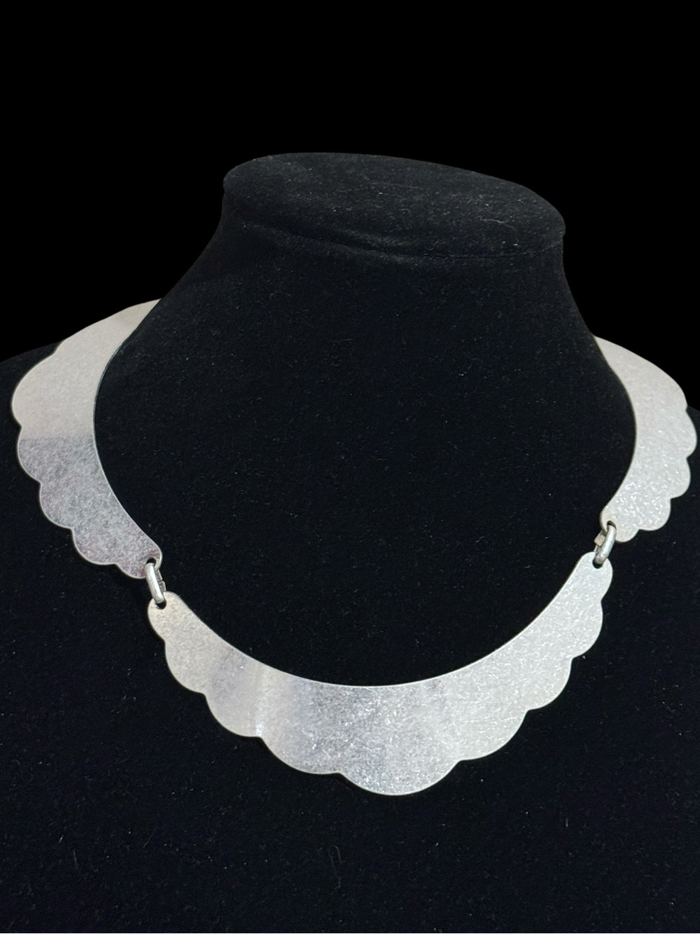 Silver Metal Scalloped Collar Bib Necklace